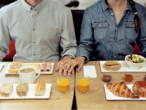 Frokostbuffé hver dag (EUR 10.50 per person)