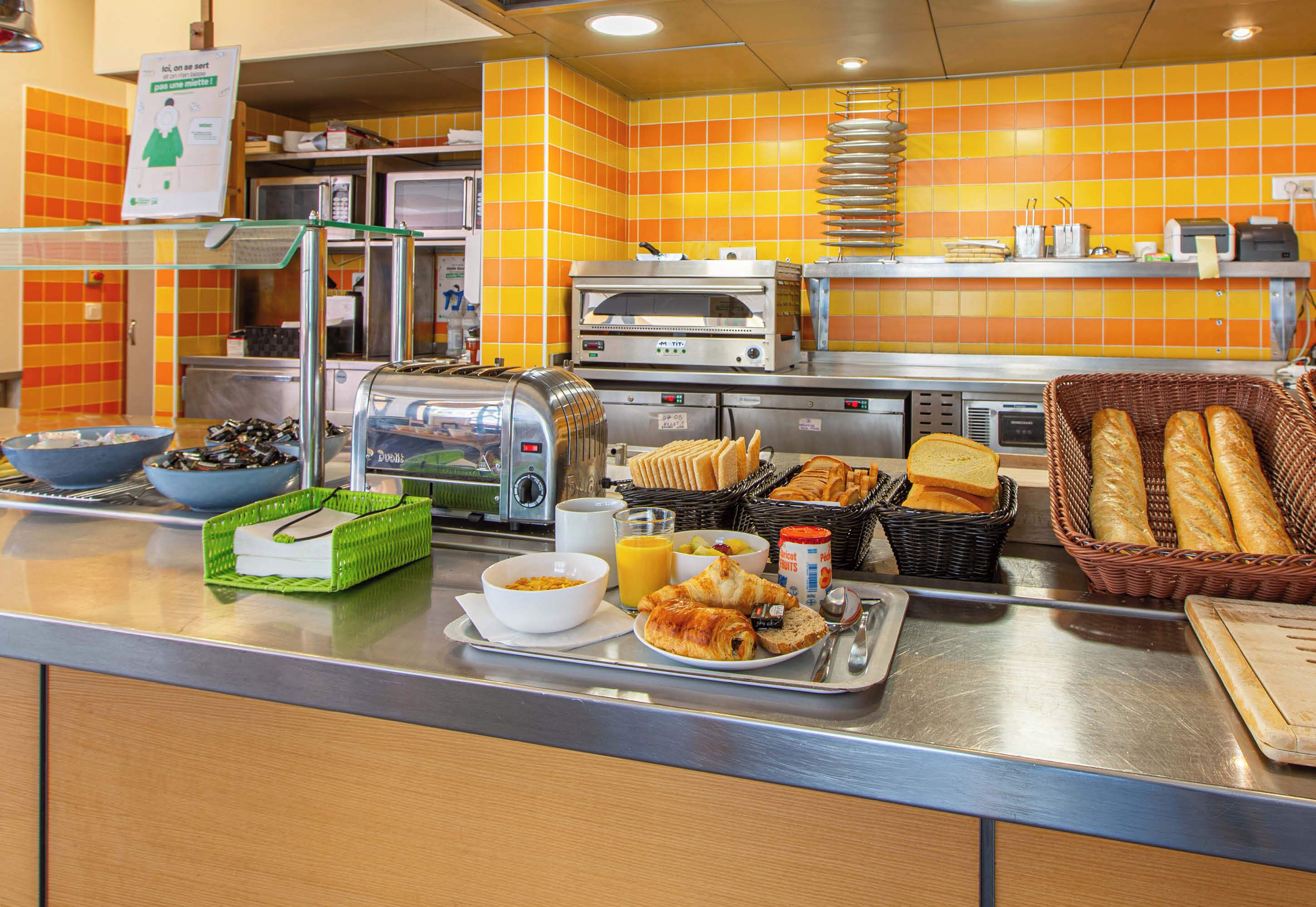 daily buffet breakfast for a fee