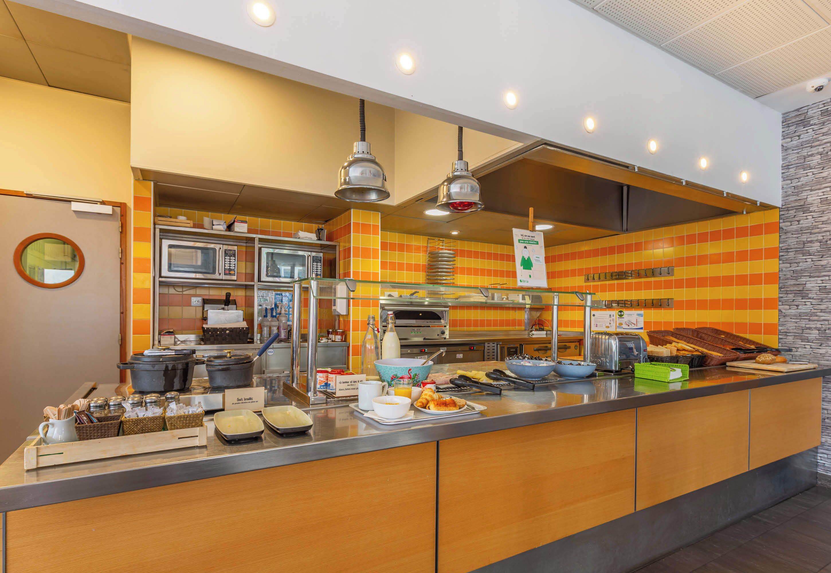 daily buffet breakfast for a fee