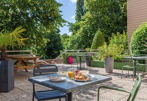 Daily buffet breakfast (EUR 11.50 per person)