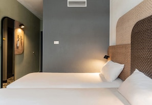 Twin Room, Non Smoking | Desk, laptop workspace, soundproofing, iron/ironing board