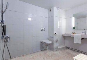 Doppelzimmer, barrierefrei, Nichtraucher | Badezimmer