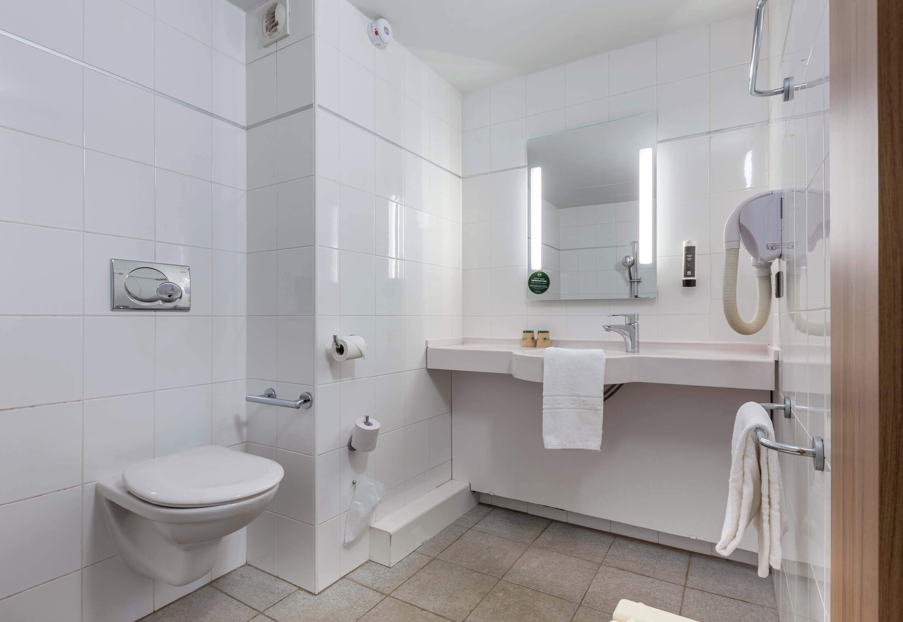double room, accessible, non smoking | bathroom | shower, free toiletries, hair dryer, towels