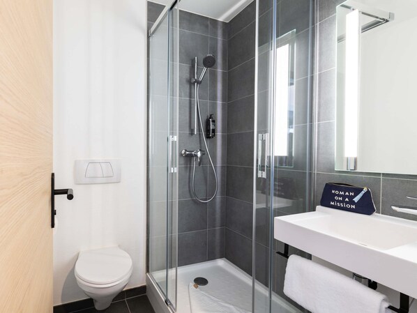 Standard Room, 1 Double Bed | Desk, blackout drapes, soundproofing, iron/ironing board - ibis Strasbourg Centre Gare (Strasbourg)