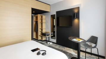 Standaard kamer, 1 tweepersoonsbed | Een bureau, verduisterende gordijnen, geluiddichte muren