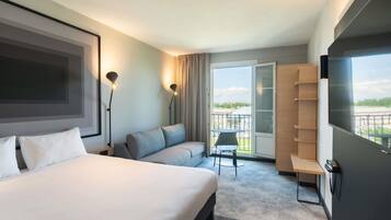 Superior-Zimmer, 1 Doppelbett und Schlafsofa | Schreibtisch, Verdunkelungsvorhänge, schallisolierte Zimmer