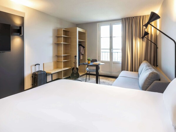 Quarto superior, 1 cama de casal e sofá-cama | Escrivaninha, cortinas blackout, quartos à prova de som