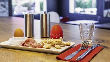 Daily buffet breakfast (EUR 13.50 per person)