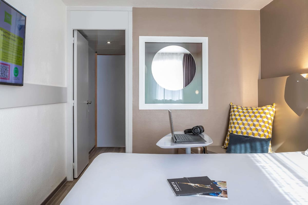 Standard Double Room, 1 Double Bed | Premium bedding, blackout drapes, soundproofing, iron/ironing board