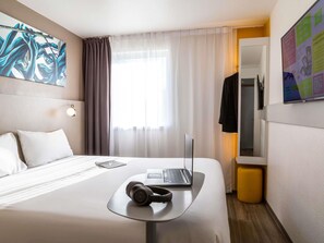 Premium bedding, blackout drapes, soundproofing, iron/ironing board - ibis Styles Paris Bercy (Paris)