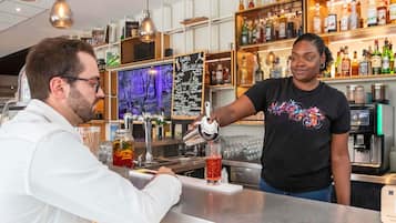 Bar (en el alojamiento)