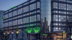 A modern hotel building with a curved facade, multiple windows, and a green sign indicating 'ibis styles'. - ibis Styles Paris Bercy (Paris)