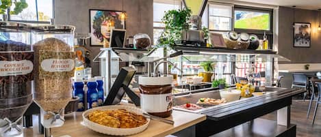 Daily buffet breakfast (EUR 13 per person)