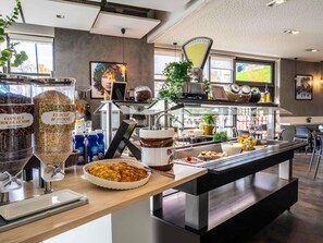 Dagelijks ontbijtbuffet (EUR 13 per persoon)