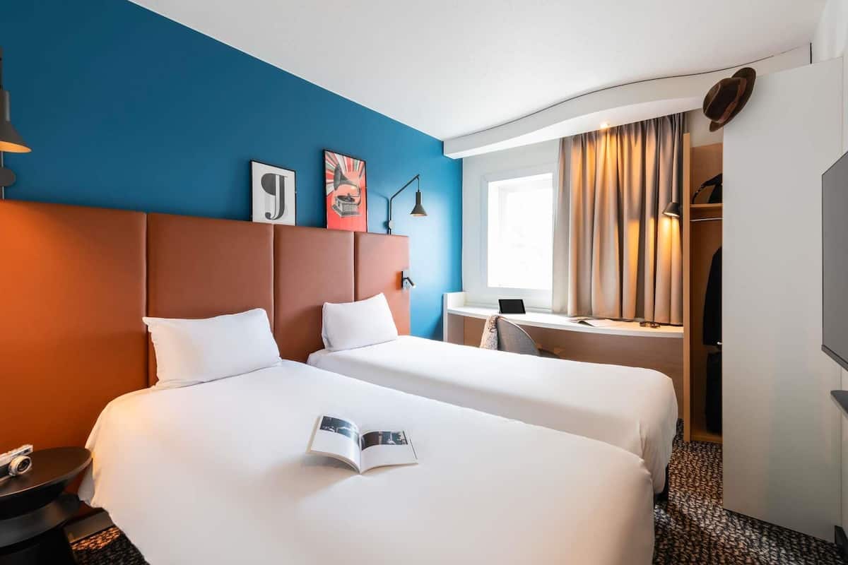 Standard Room, 2 Twin Beds | In-room safe, desk, blackout drapes, soundproofing