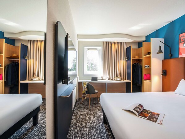 Standard Room, 1 Double Bed | In-room safe, desk, blackout drapes, soundproofing