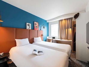 Standard Room, 2 Twin Beds | In-room safe, desk, blackout drapes, soundproofing