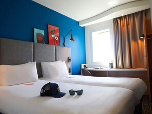 Standard Room, 2 Twin Beds | In-room safe, desk, blackout drapes, soundproofing