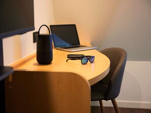 Coffres-forts dans les chambres, bureau, rideaux occultants