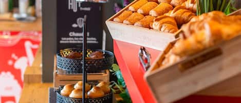 Daily buffet breakfast (EUR 14.5 per person)