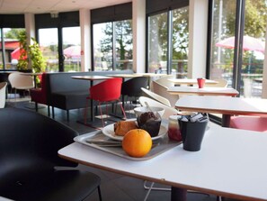 Daily buffet breakfast (EUR 13.9 per person)