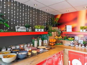 Daily buffet breakfast for a fee - ibis Chalon-sur-Saone North (Chalon-sur-Saone)