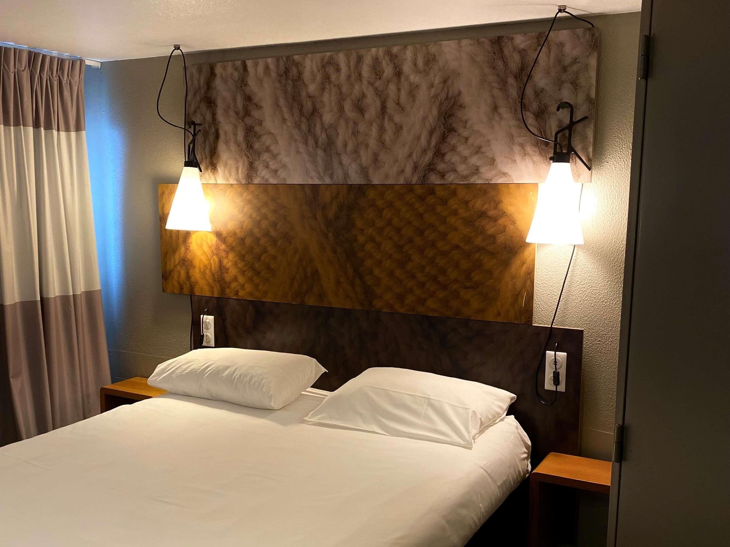 Standaard kamer, 1 tweepersoonsbed | Luxe beddengoed, pillowtop-bedden, een kluis op de kamer, een bureau