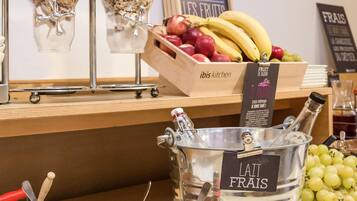 Café da manhã com buffet todos os dias (EUR 10.50 por pessoa)