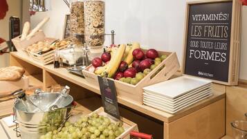 Petit déjeuner buffet servi tous les jours en supplément