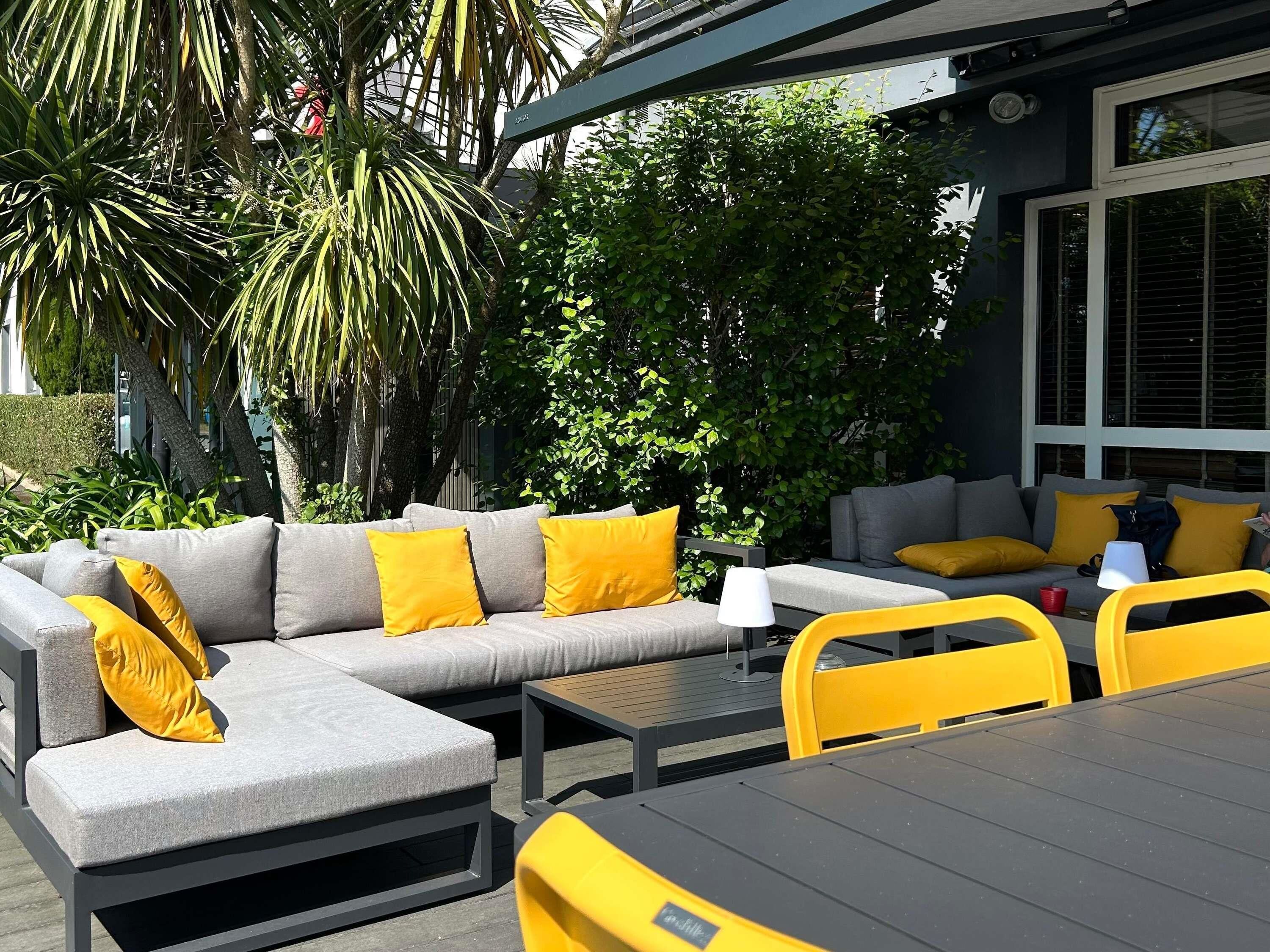 المنشأة من الخارج