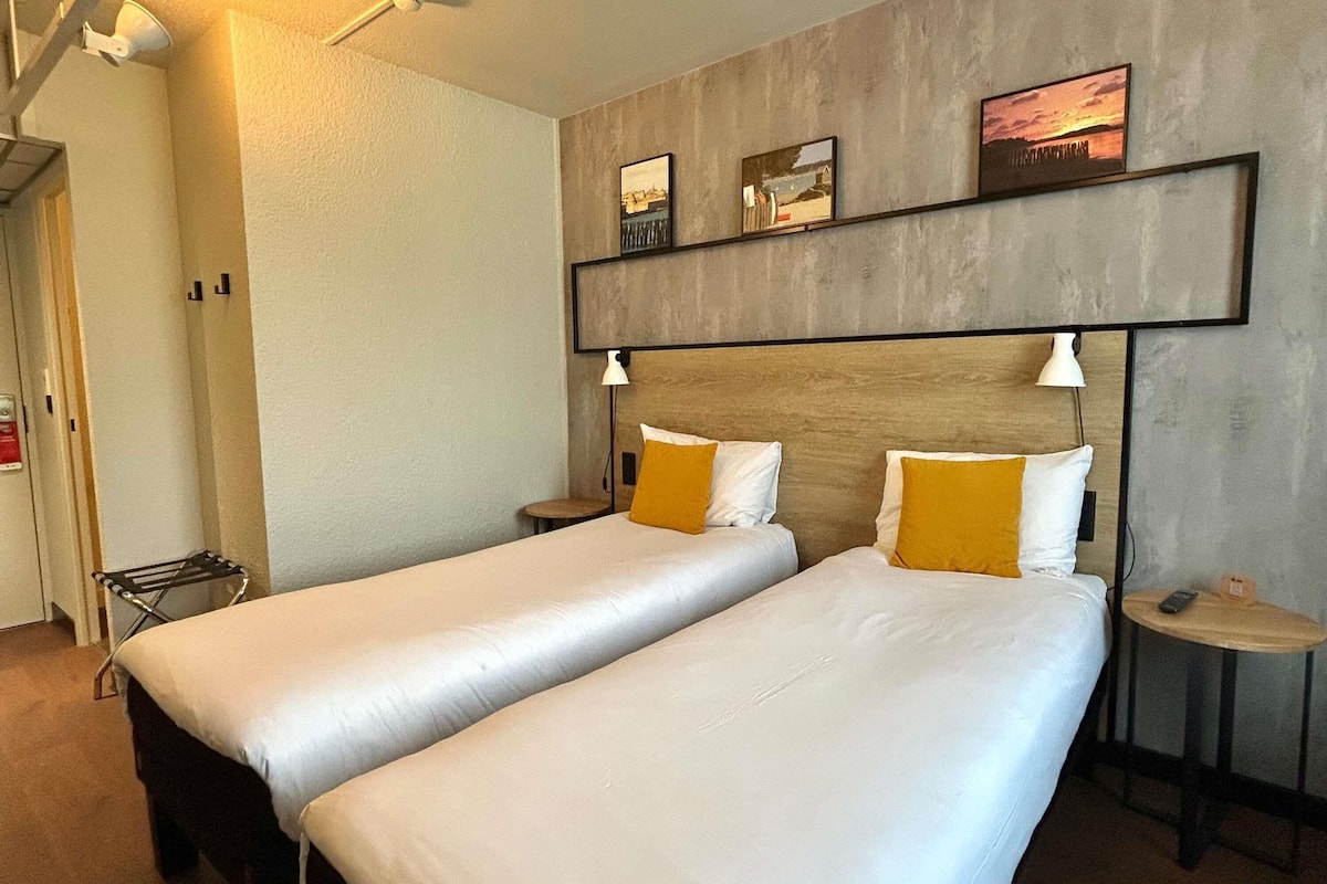 Twin Room, 2 Single Beds