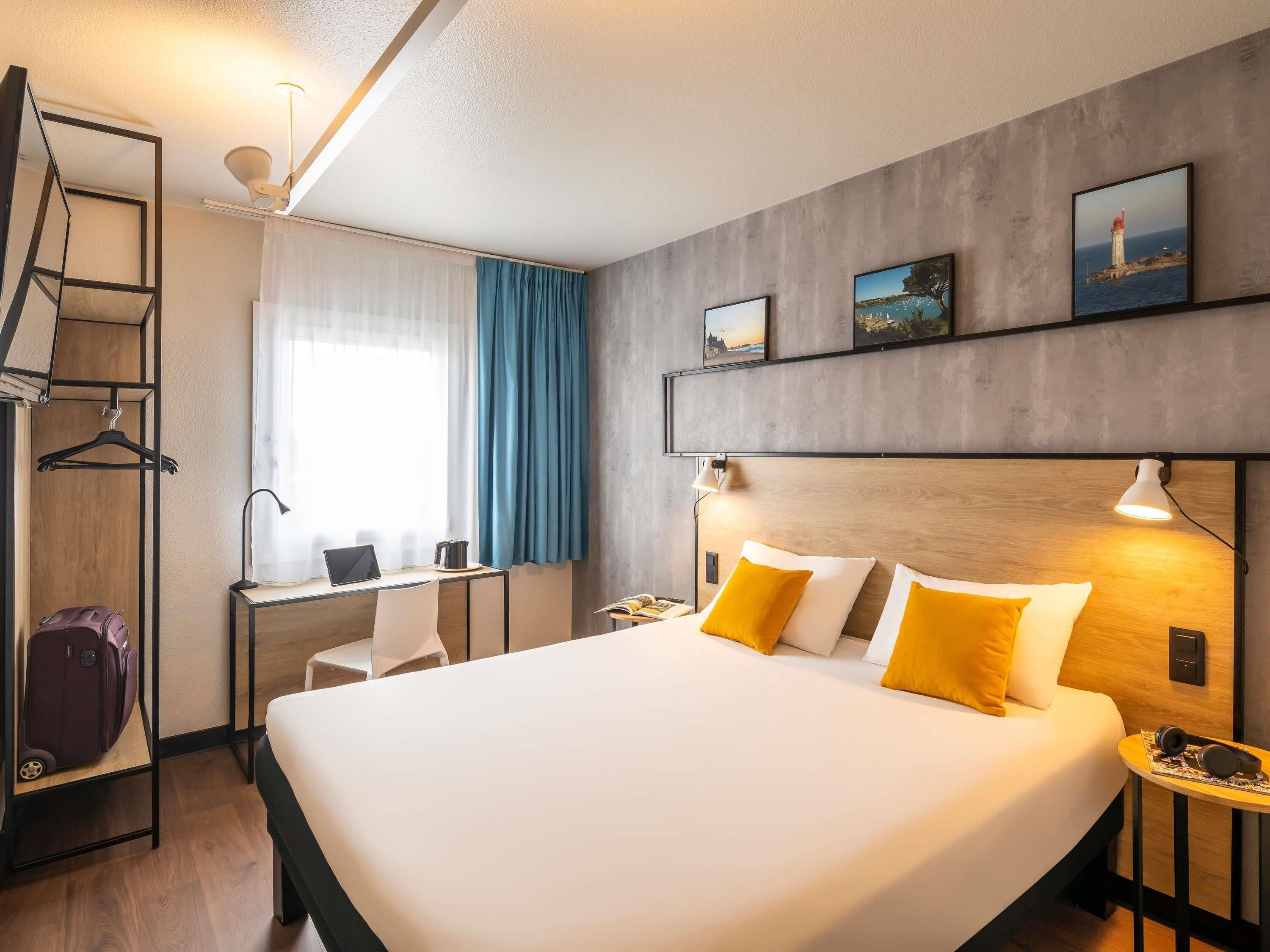 ห้องดับเบิล, เตียงใหญ่ 1 เตียง | ห้องพักตกแต่งอย่างมีเอกลักษณ์, โต๊ะทำงาน, ห้องเก็บเสียง