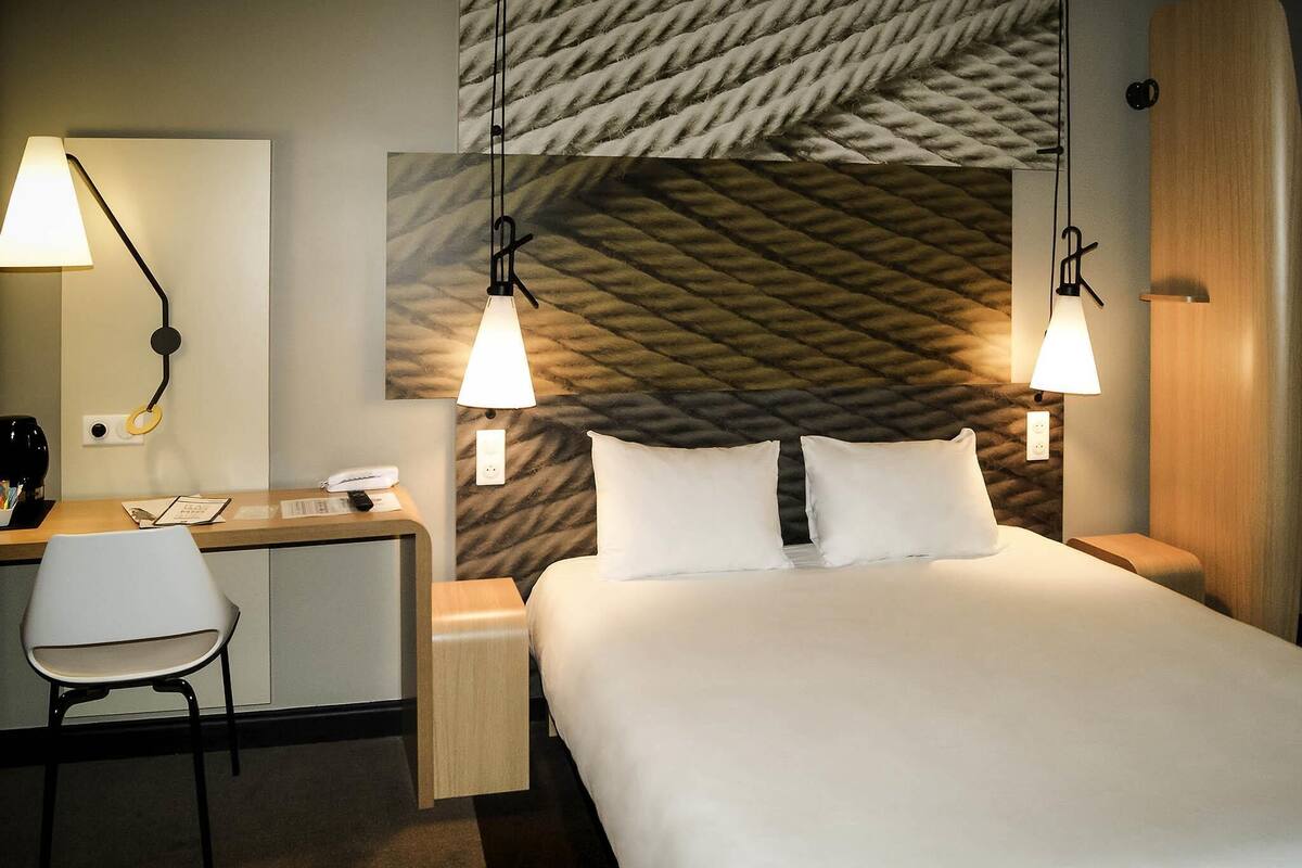 superior room, 1 double bed, accessible | individually decorated, desk, soundproofing, iron/ironing board