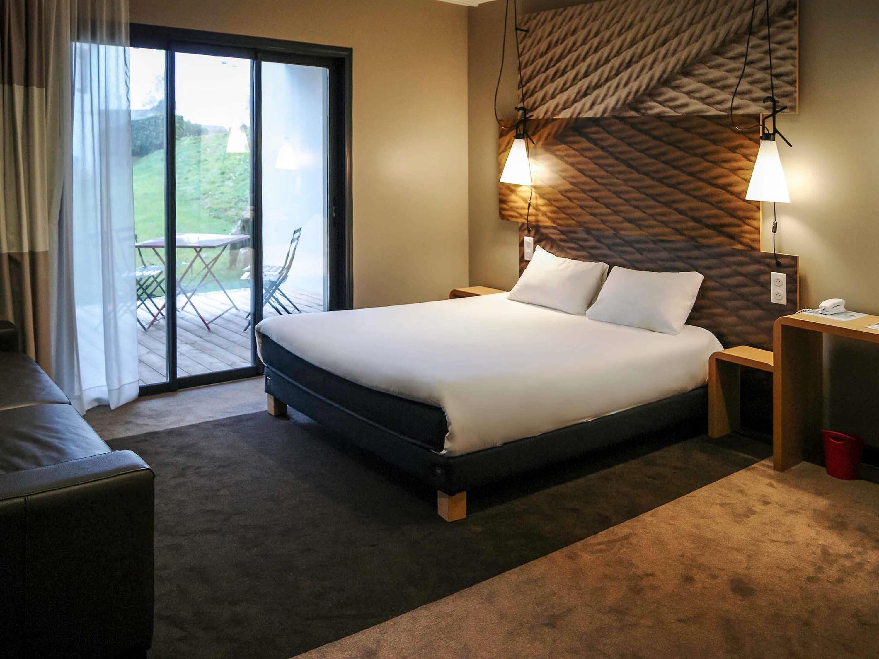 ห้องแฟมิลี่, เตียงใหญ่ 2 เตียง | ห้องพักตกแต่งอย่างมีเอกลักษณ์, โต๊ะทำงาน, ห้องเก็บเสียง