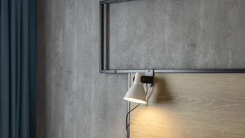 Individueel gedecoreerd, een bureau, geluiddichte muren