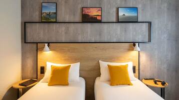 Twin Room, 2 Single Beds | Individually decorated, desk, soundproofing, iron/ironing board