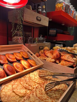 Café da manhã com buffet todos os dias mediante uma taxa