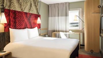 Standard Double Room, 1 Double Bed | In-room safe, desk, soundproofing, iron/ironing board