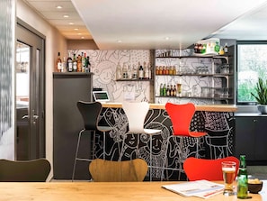 Bar (on property) - ibis Paris Saint-Denis Stade Sud (Saint-Denis)