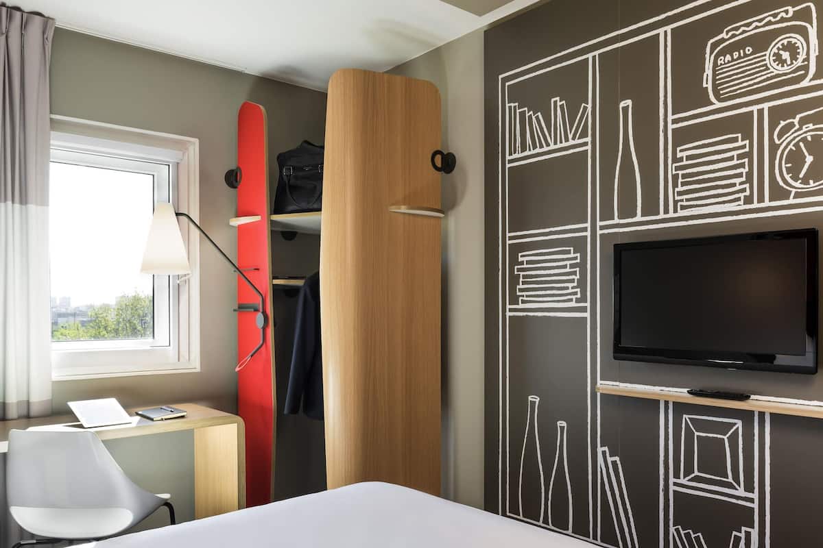 In-room safe, desk, soundproofing, iron/ironing board