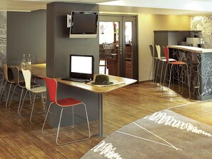 Bar (on property) - ibis Paris Saint-Denis Stade Sud (Saint-Denis)