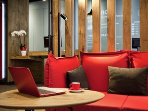 Lobby lounge