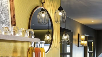Daily full breakfast (EUR 28 per person)