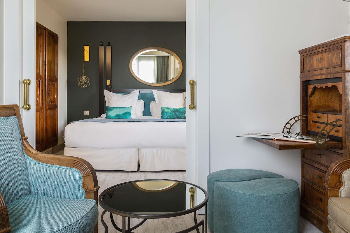 Suite, 1 King Bed, Terrace