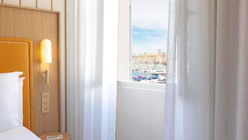 Chambre Supérieure, 1 lit double (Canebière View) | Vue de la chambre