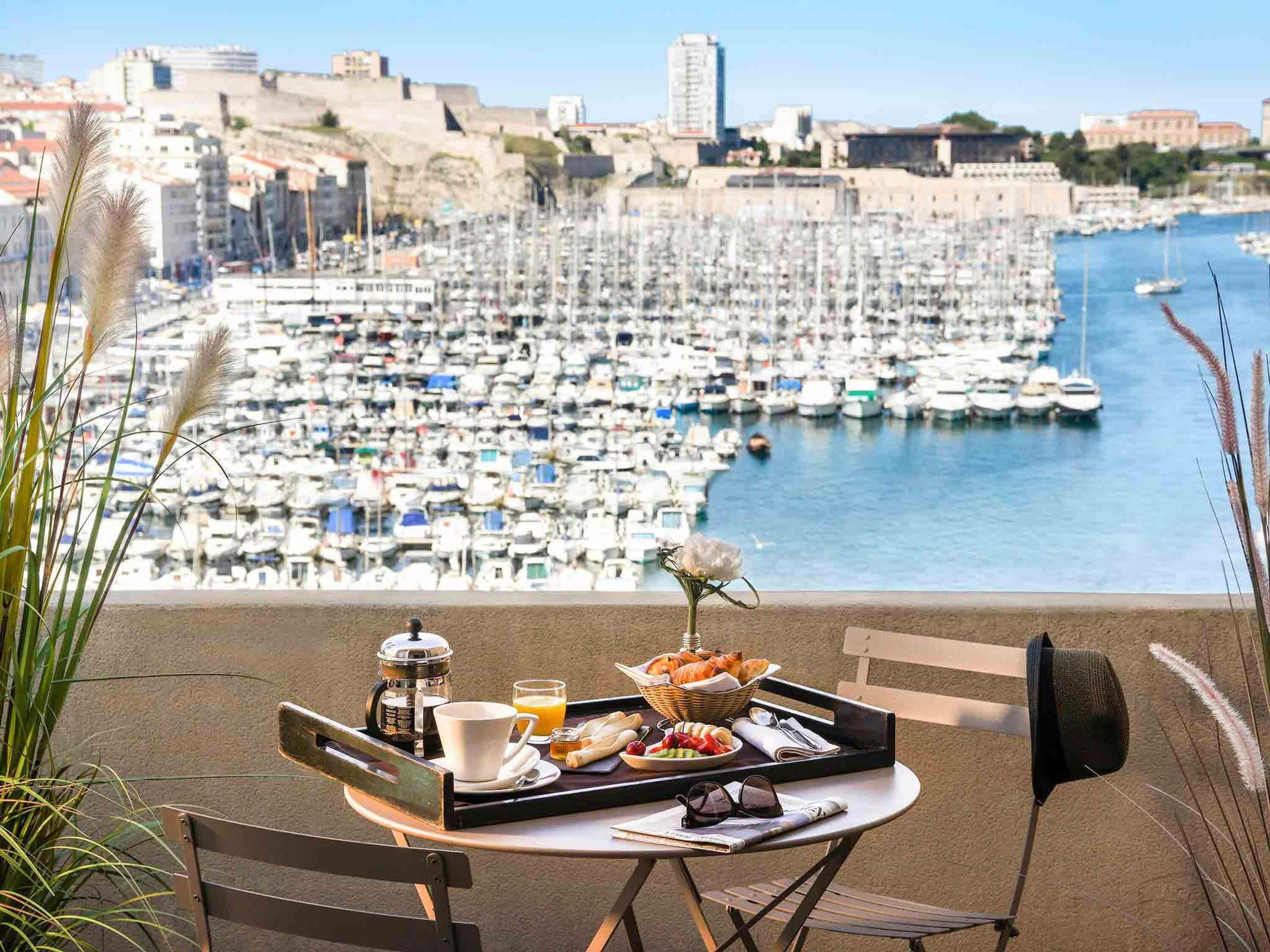 Suite, 1 King Bed, Terrace | Premium bedding, pillow-top beds, free minibar, in-room safe