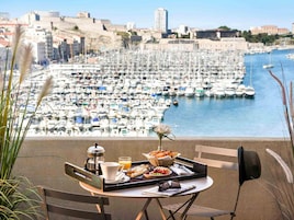 Suite, 1 King Bed, Terrace | Premium bedding, pillowtop beds, free minibar, in-room safe