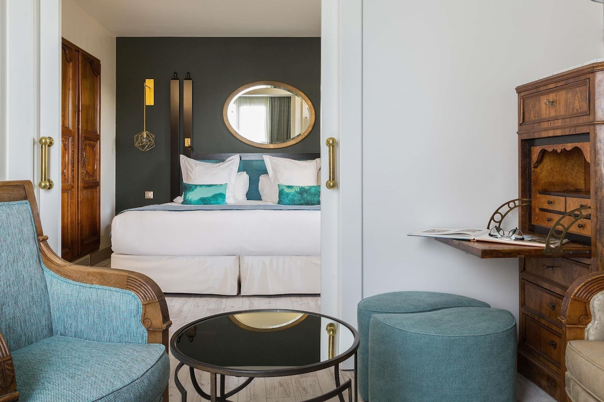 Suite, 1 King Bed, Terrace