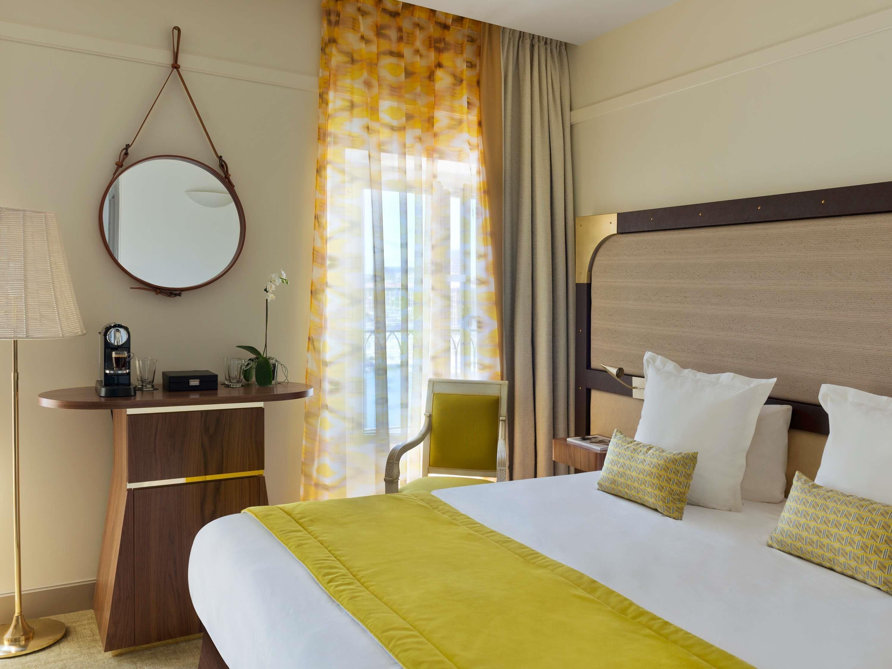 华丽客房, 1 张双人床 (Old Port view) | 高档床上用品、加厚床垫、迷你吧（备有免费物品）、客房内保险箱