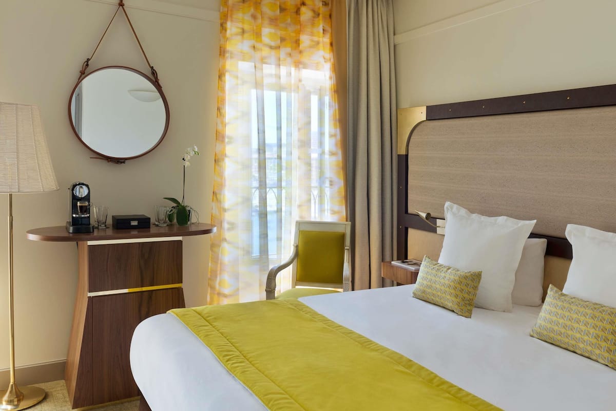 Rom – deluxe, 1 dobbeltseng (Old Port view) | Sengetøy av topp kvalitet, senger med overmadrass og minibar (inkludert)